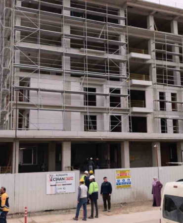 Bursa’da inşaatın 2. katından düşen işçi yaralandı