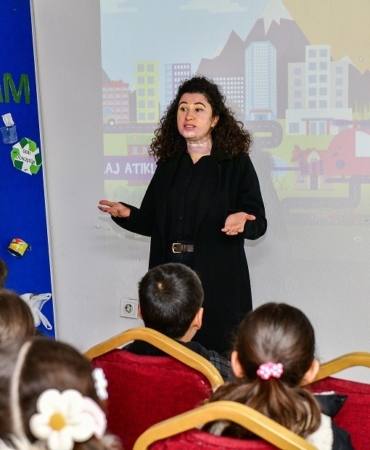 İlkokul öğrencileri geri dönüşümü yerinde öğrendi