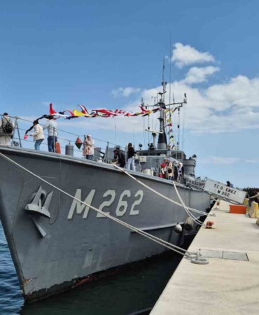 Tekirdağ’da savaş gemisi ziyarete açıldı