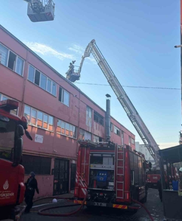 Başakşehir’de iş yeri yangını söndürüldü