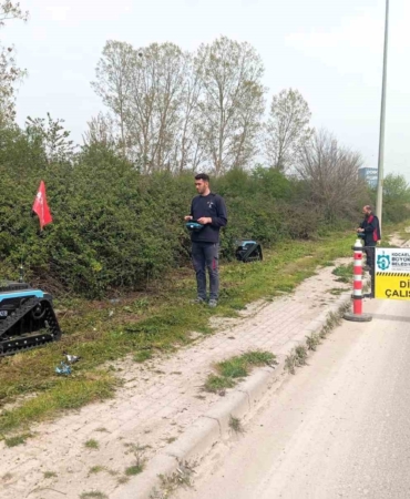 Zorlu araziler "çalı canavarı" ile temizleniyor