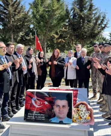 Şehit polis memurları dualarla anıldı