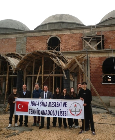 Bilecik’te öğrenciler harçlıklarını Kuba Camii inşaatına bağışladı