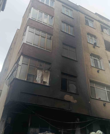 Gaziosmanpaşa’da hurdacıda yangın