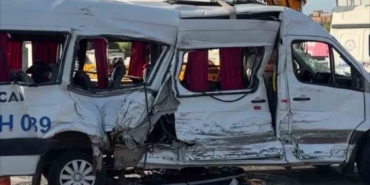 Tırla çarpışan işçi servisi devrildi: 8 yaralı