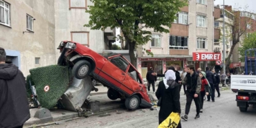 Bağcılar’da freni boşalan kamyon park halindeki 8 araca zarar verdi