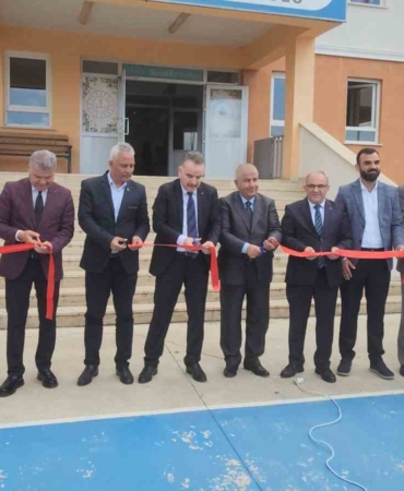 Edremit’te "Vakti Kuşanmak" sergisi açıldı