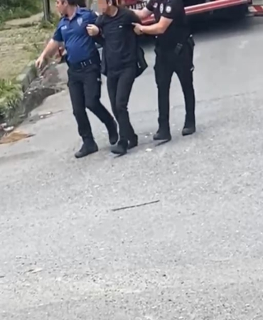 Sultangazi’de bir şahıs annesini evde rehin aldı