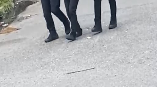 Sultangazi’de bir şahıs annesini evde rehin aldı
