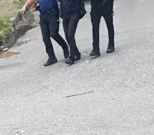 Sultangazi’de bir şahıs annesini evde rehin aldı