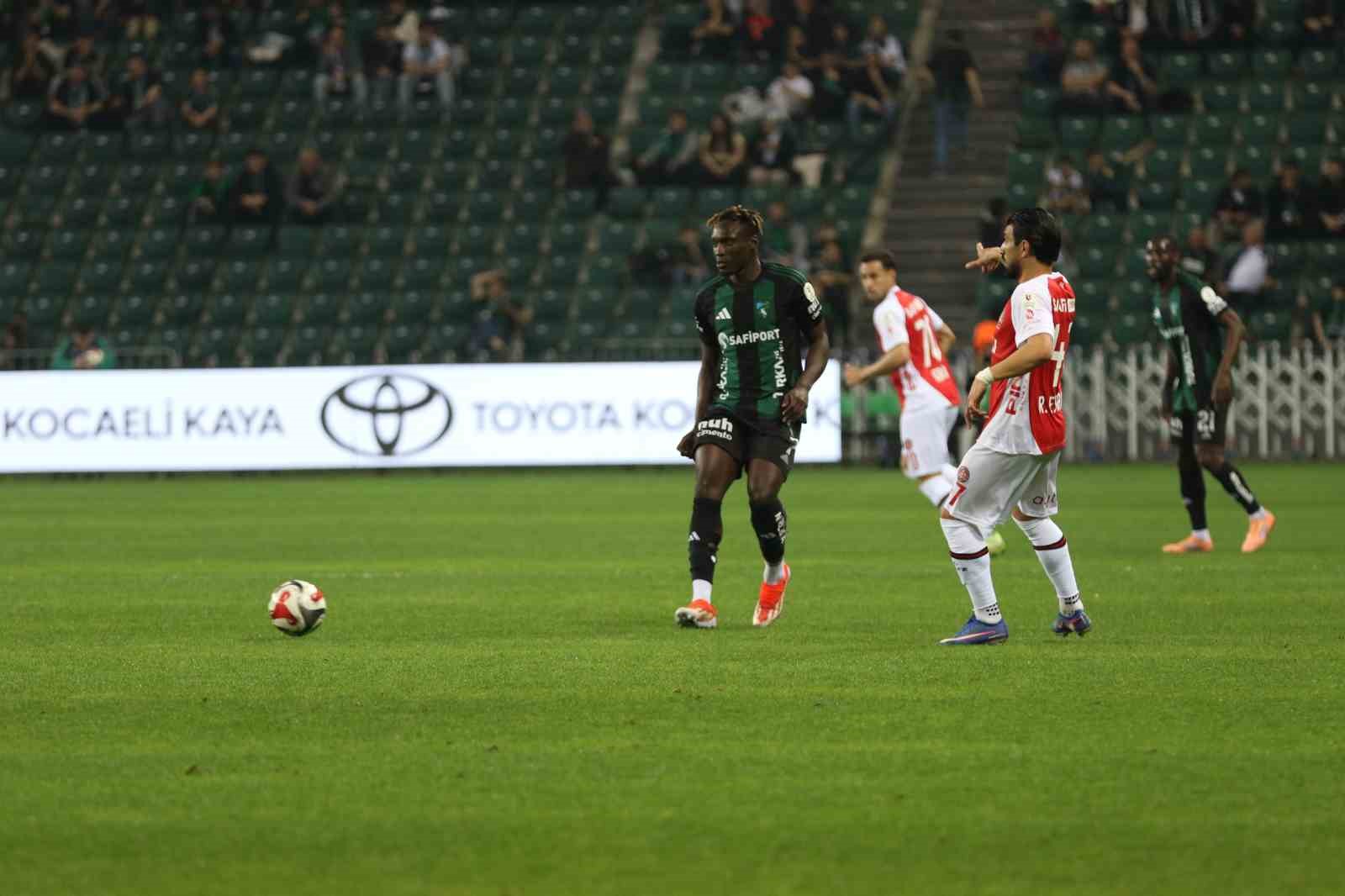 Trendyol Süper Lig: Kocaelispor: 0 - Fatih Karagümrük: 0 (Maç devam ediyor)