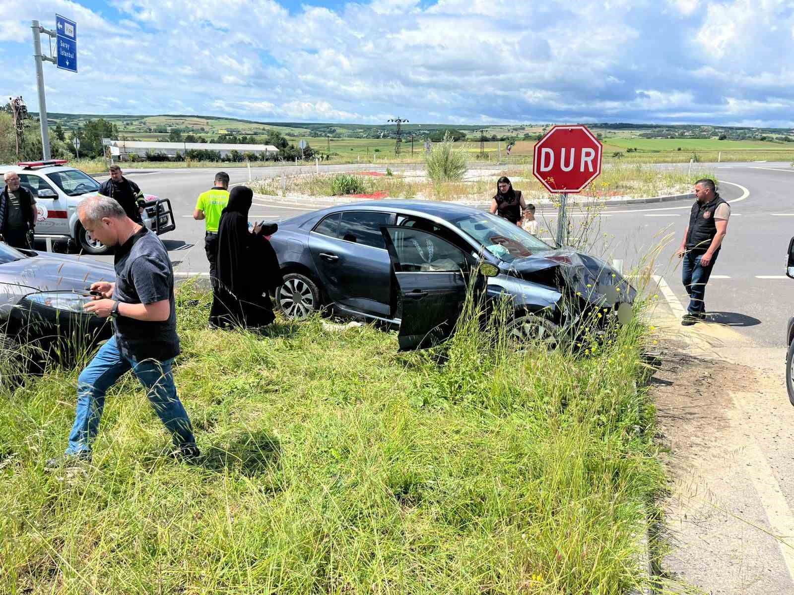 Kırklareli’nde iki otomobil çarpıştı: 6 yaralı