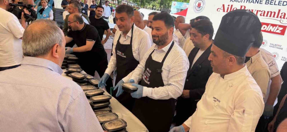 Kağıthane Belediyesinin "Aile Bayramlaşması" etkinliğinde 20 bin vatandaş bir araya geldi