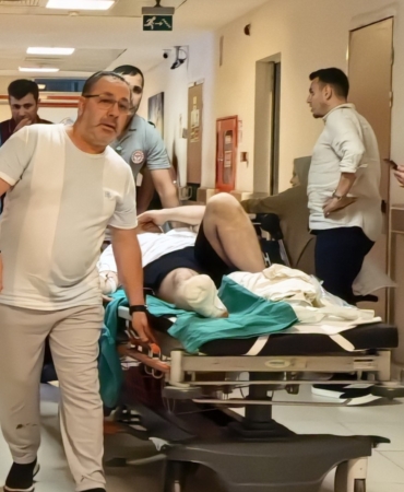 Çim biçerken parmaklarını biçti