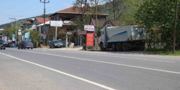 Çöp kamyonu altında kalan kadın hayatını kaybetti