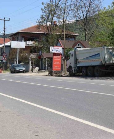 Çöp kamyonu altında kalan kadın hayatını kaybetti