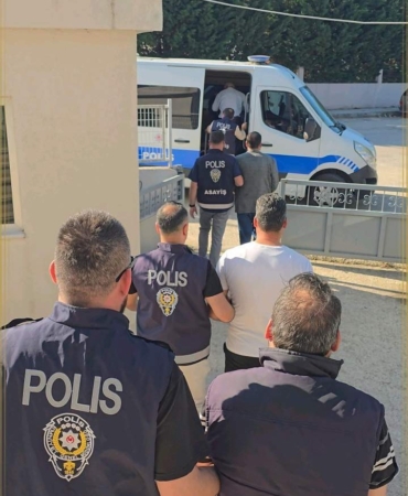 Karacabey’de aranan 4 hükümlü yakalandı