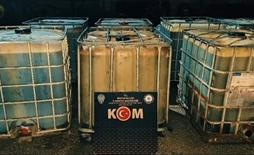 Bilecik’te arama yapılan tırda 5 bin 100 litre kaçak akaryakıt ele geçirildi