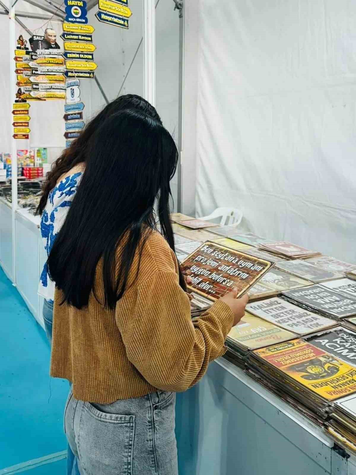 Koruma altındaki çocuklar kitap fuarında yazarlarla buluştu