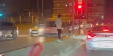 Bursa’da ters şeride giren hafif ticari araç trafiği tehlikeye attı