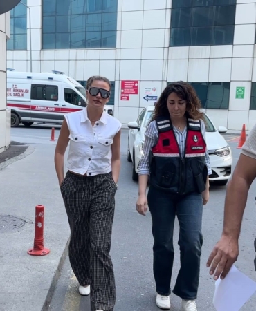 Oyuncu Serenay Sarıkaya sağlık kontrolünden geçirildi