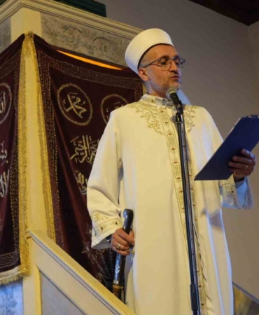 Sultan Abdülmecid’in şifa bulduğuna inanılan camide 100 yıllık kılıçla bayram hutbesi
