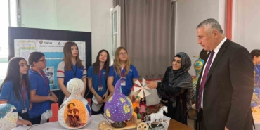 Balıkesirli öğretmen önce kendi öğrendi şimdi de öğrencilerine öğretiyor