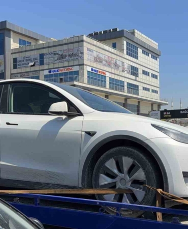 Başakşehir’de park ettiği aracından inerken silahlı saldırıya uğradı