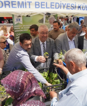 Edremit Belediyesi’nden ücretsiz ata tohumu fide dağıtımı