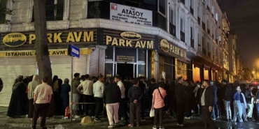 Küçükçekmece’de iş yerinde yangın paniği: 3 kişi dumandan etkilendi