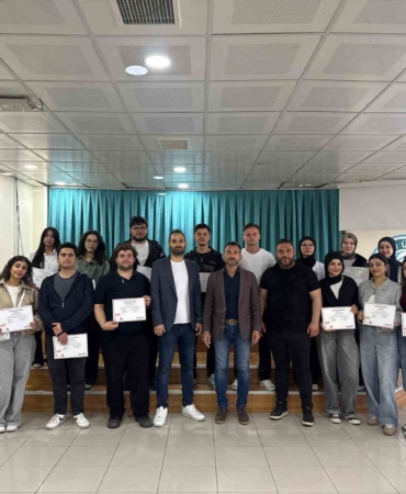 Burhaniye Uygulamalı Bilimler de sertifika töreni