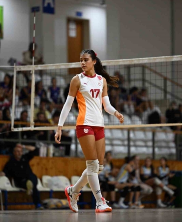 Asya Gülmez, U-16 Milli Voleybol Takımı gelişim kampına davet edildi