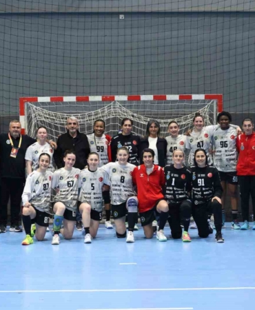 Bursa Büyükşehir Belediyespor şampiyonluğa koşuyor