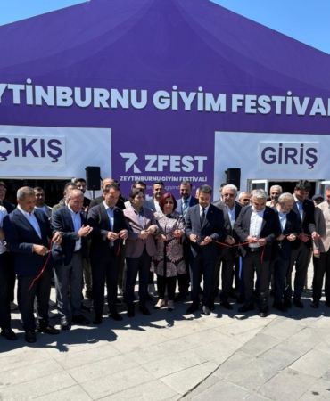 Zeytinburnu’nda giyim festivaline yoğun ilgi