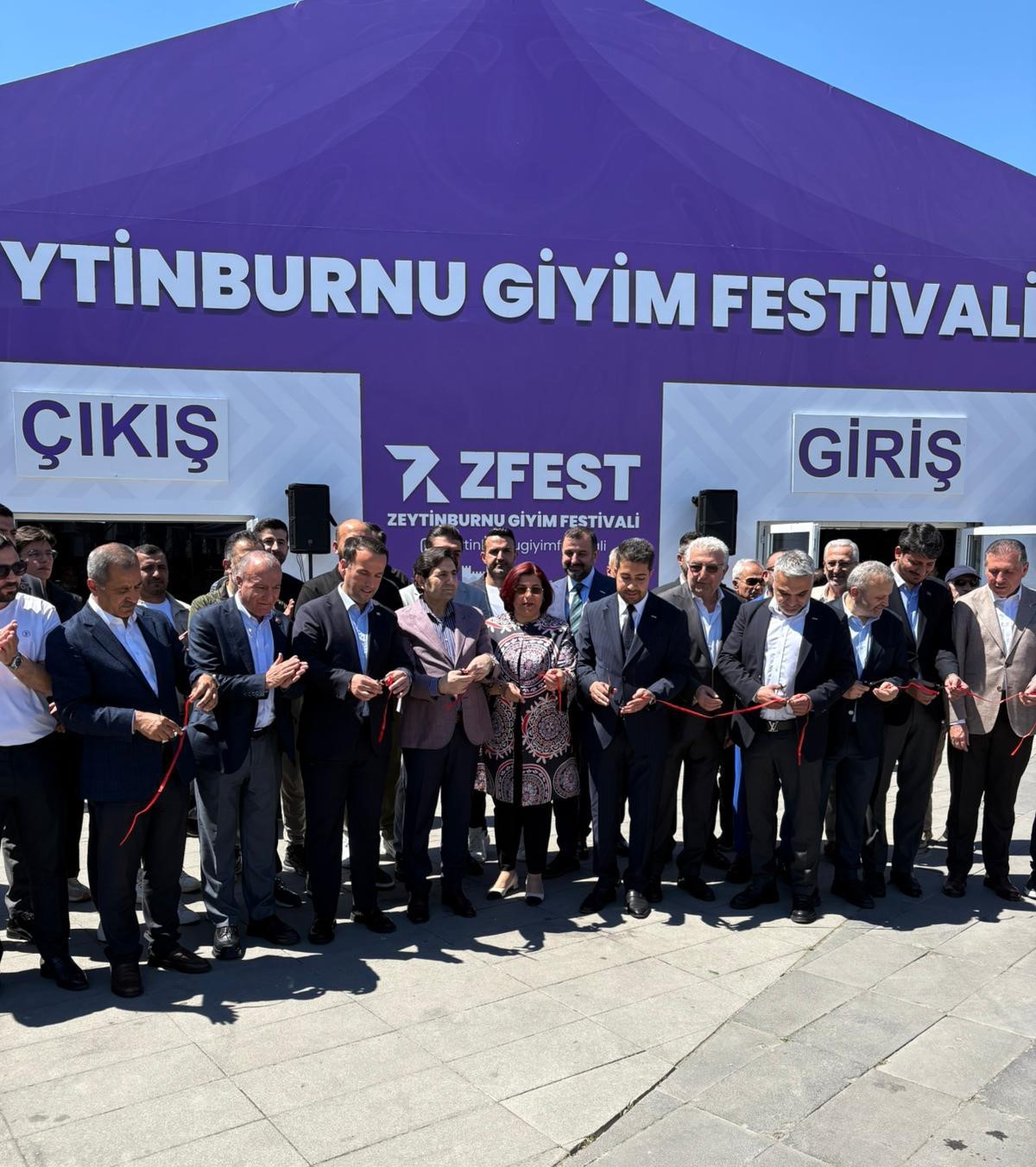 Zeytinburnu’nda giyim festivaline yoğun ilgi
