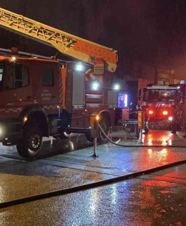 Bursa’da mobilya fabrikası yangını