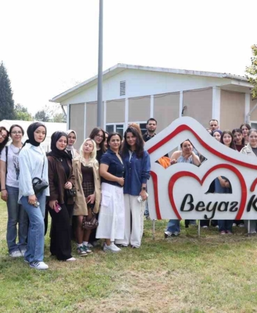 Üniversiteliler sahada sosyal hizmet eğitimi aldı