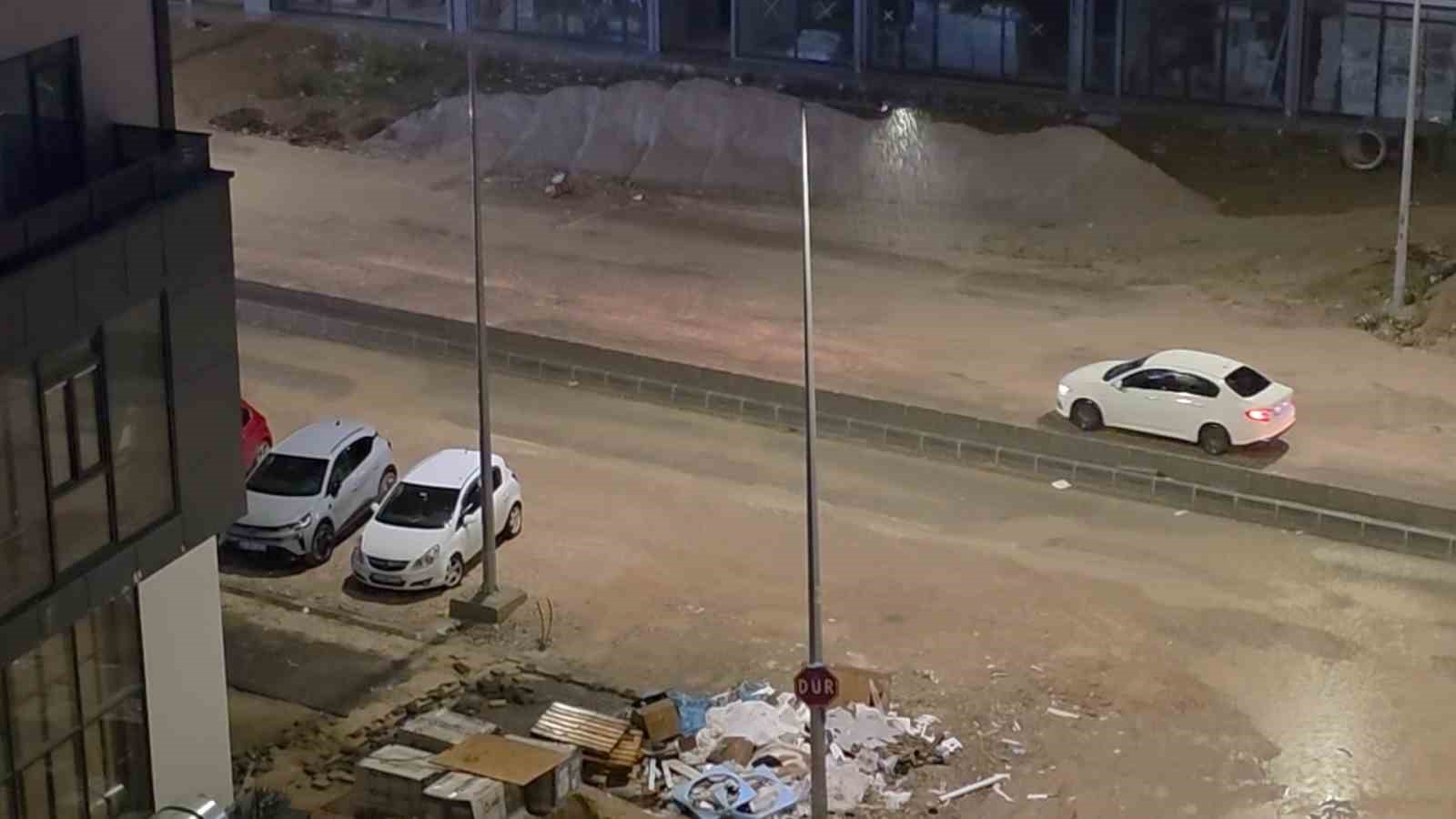 Edirne’de sağanak etkili oldu: Caddeler göle döndü