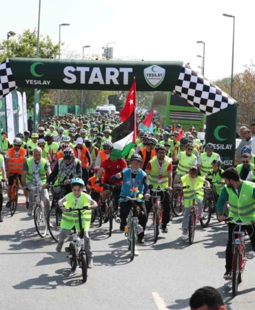 Yüzlerce kişi Sumud filosuna destek için pedal çevirdi