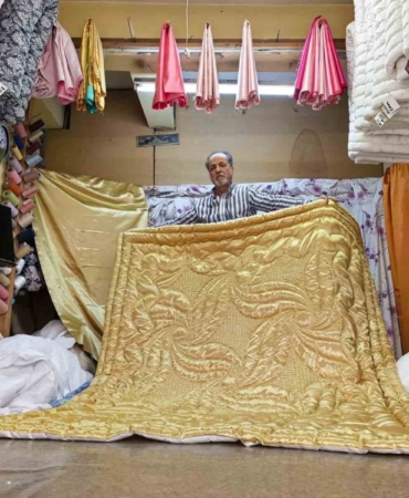 Kraliçe 2. Elizabeth’in yorganını yapan İnegöllü 60 yıldır mesleğine sıkı sıkı sarılıyor