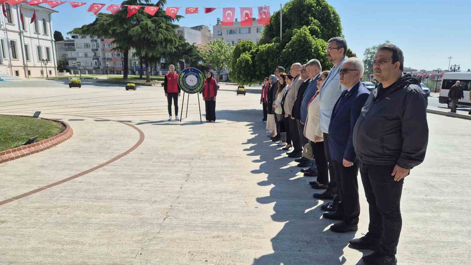 Gençlik Haftası etkinliklerinde caddeden geçen herkes İstiklal Marşı’na eşlik etti