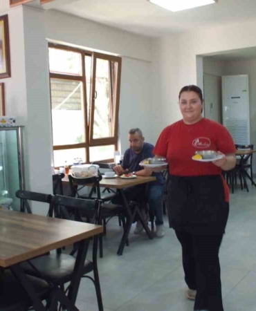 Balıkesir’de bu lokantanın işletmecisi de çalışanları da kadın