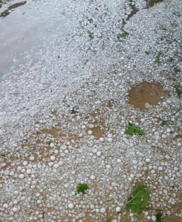Kırklareli’nde şiddetli dolu yağışı: Köy ve çevresi beyaz örtüyle kaplandı