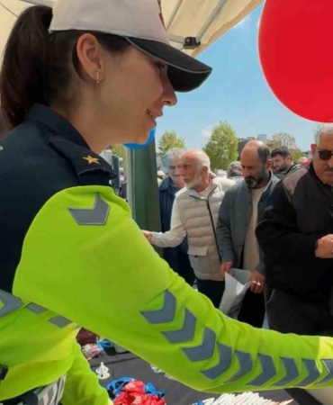 Sakarya’da jandarma ekipleri bu kez bilgilendirmek için sahada