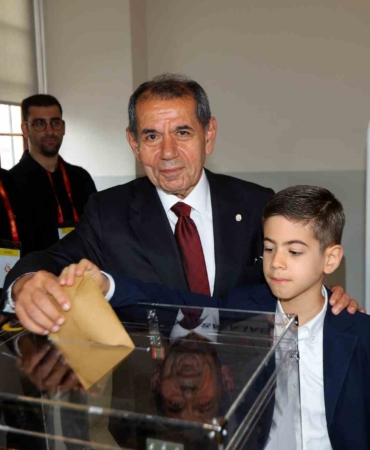 Dursun Özbek oyunu kullandı
