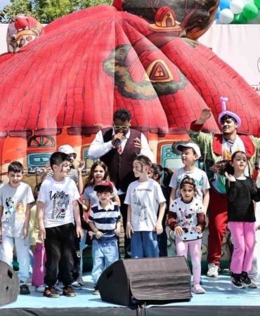 Arnavutköy’de Anneler Günü coşkusu