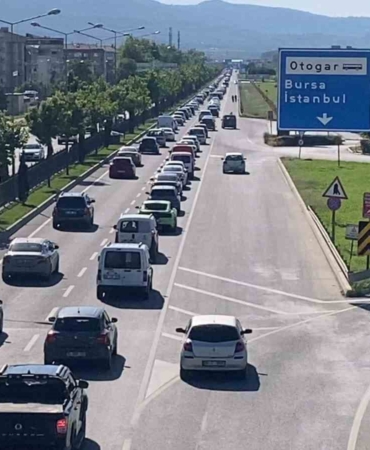 Bayram dönüş trafiği İnegöl’de yoğunlaştı