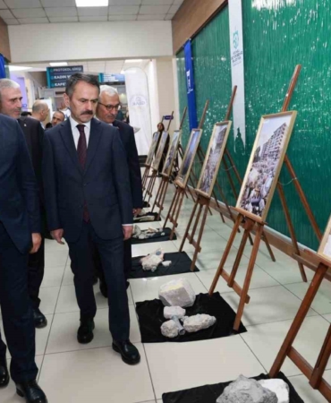 6 Şubat’ın hafızası "Sarsıldık Sarıldık" ile gözler önüne serildi