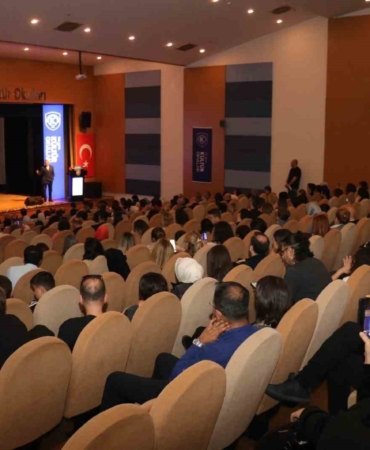 Bu kez gençler konuştu, yetişkinler dinledi
