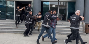 Bursa’da çiftçileri hedef alan tefeci çetesi adliyeye sevk edildi